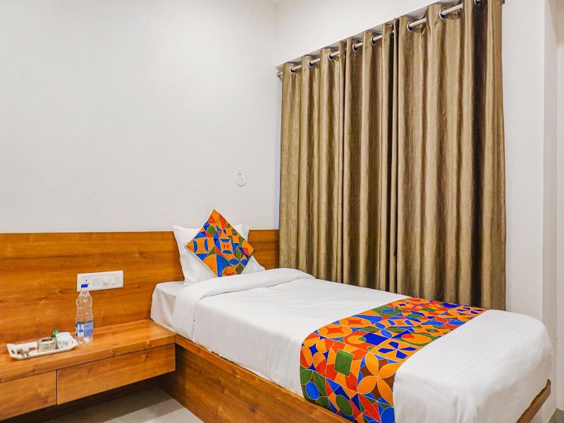 Fabhotel Royal Palace Inn image