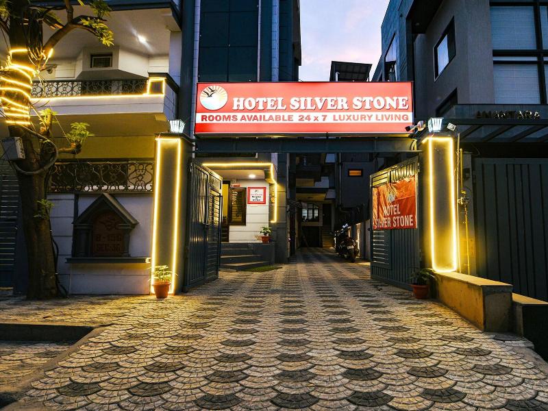 Fabhotel Silver Stone image