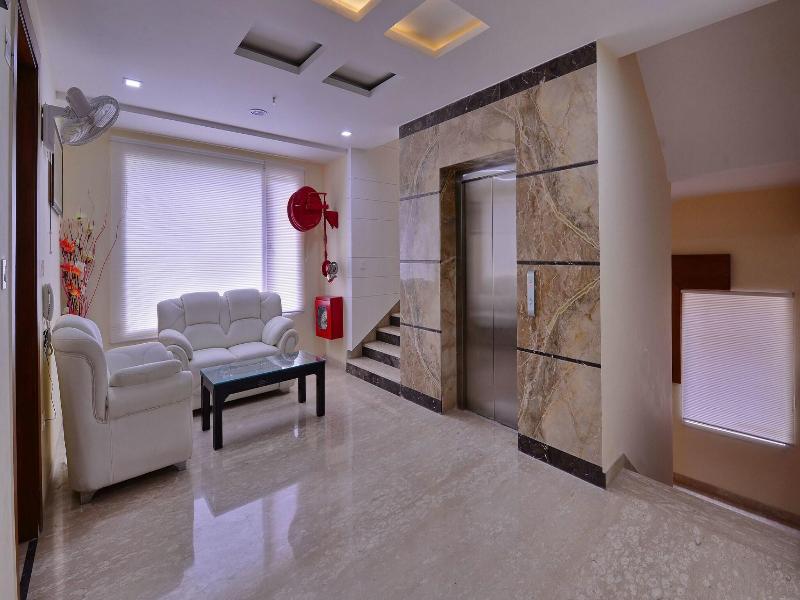 Grand Hridey 1 Minute From Railway Station - Amr