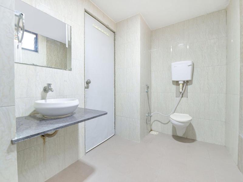 Fabhotel Skyland image
