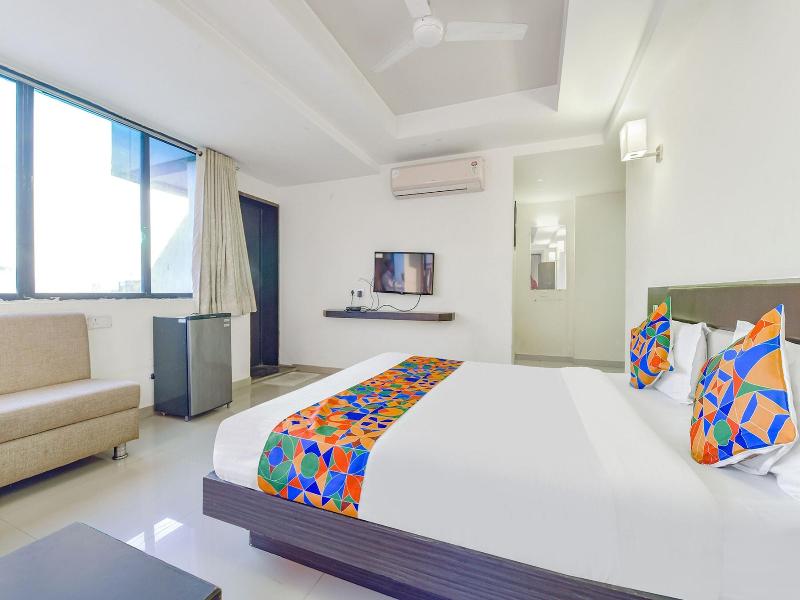 Fabhotel Skyland image