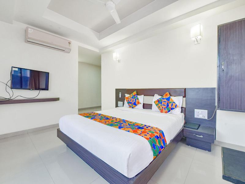 Fabhotel Skyland image