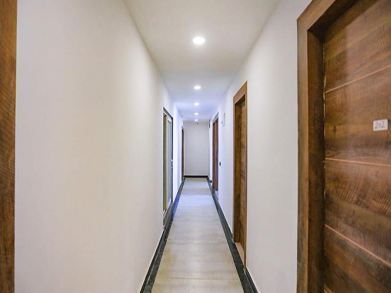 Fabhotel F9 Noida Sector 27 image