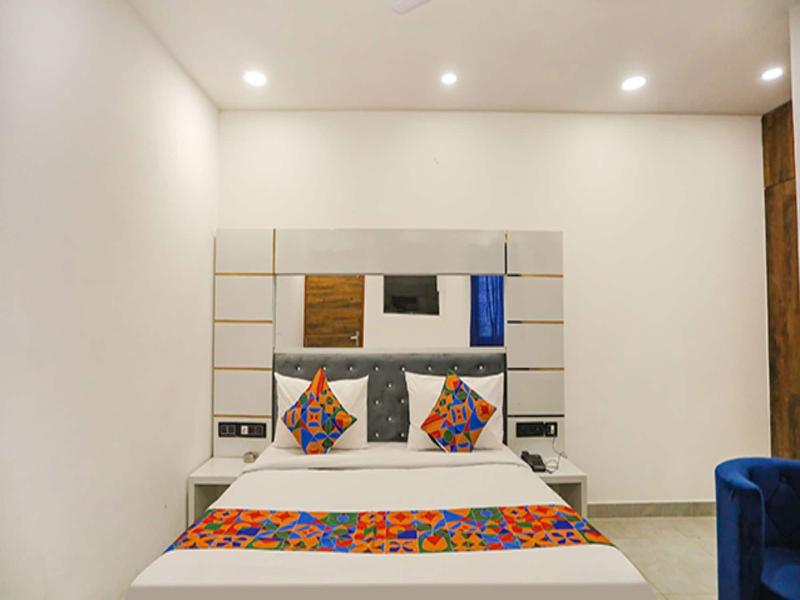 Fabhotel F9 Noida Sector 27 image