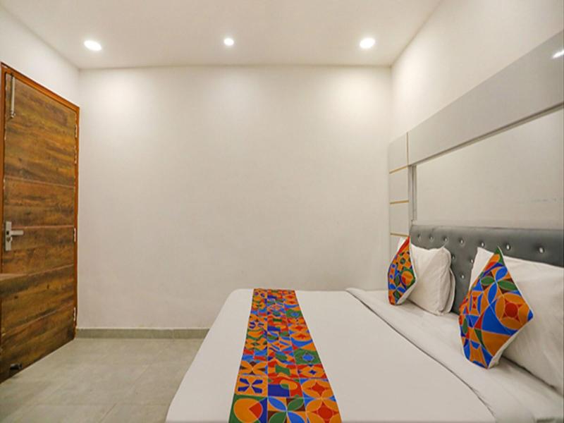 Fabhotel F9 Noida Sector 27 image