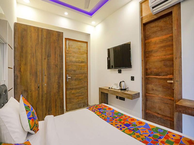 Fabhotel F9 Noida Sector 27 image