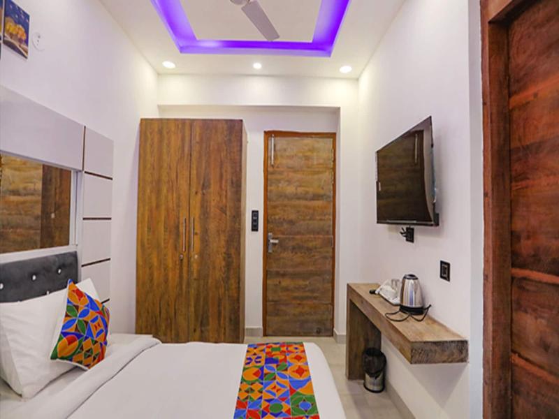 Fabhotel F9 Noida Sector 27 image