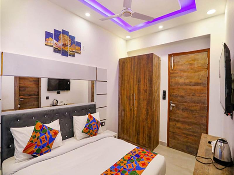 Fabhotel F9 Noida Sector 27 image