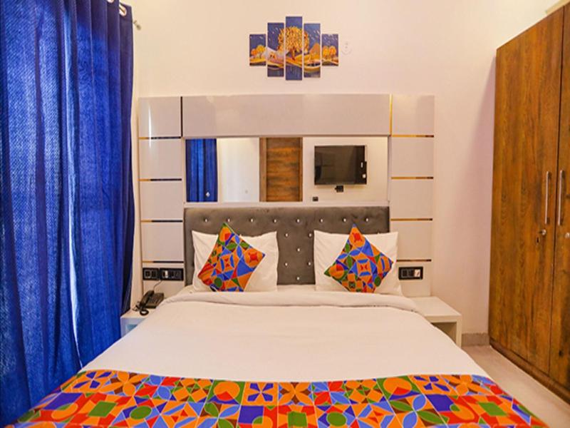 Fabhotel F9 Noida Sector 27 image