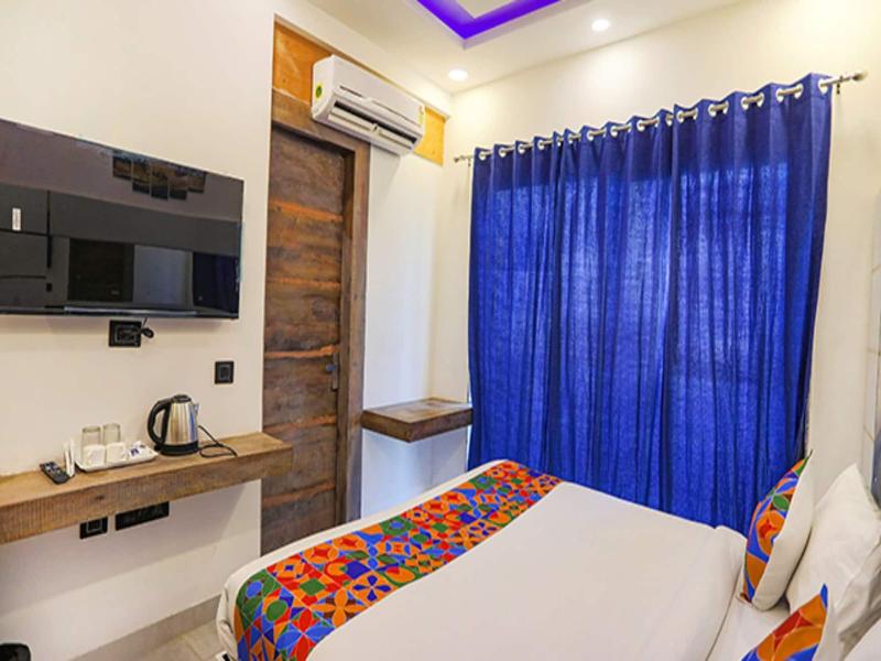 Fabhotel F9 Noida Sector 27 image