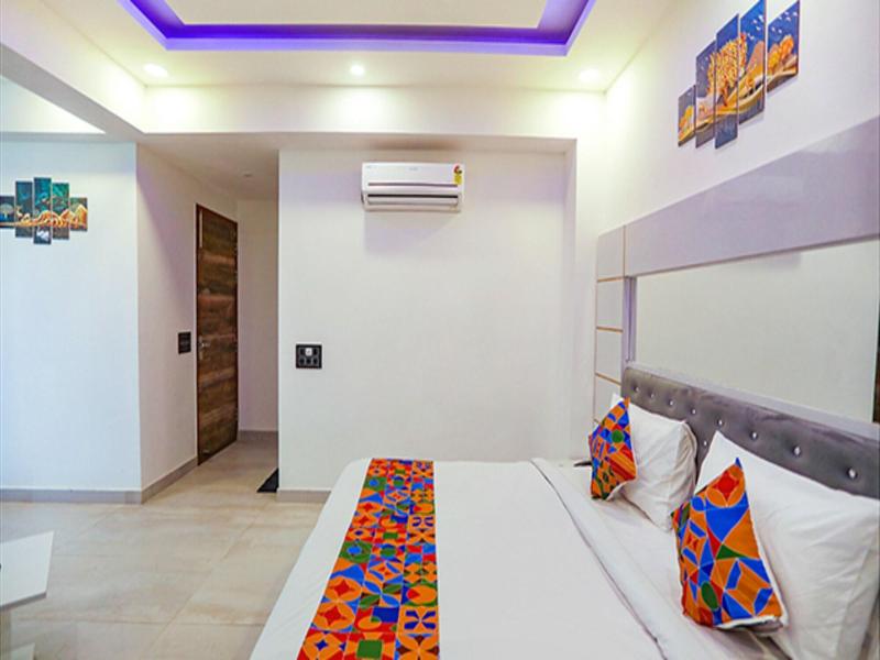 Fabhotel F9 Noida Sector 27 image
