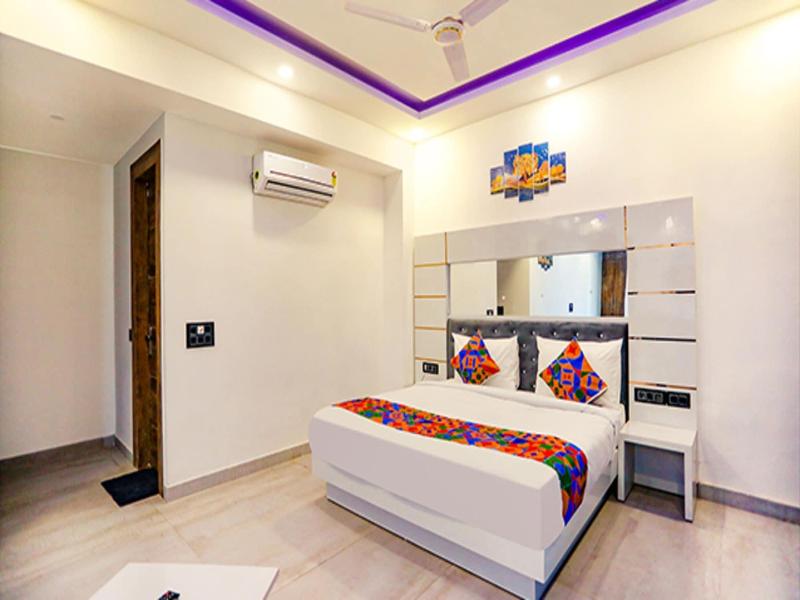 Fabhotel F9 Noida Sector 27 image
