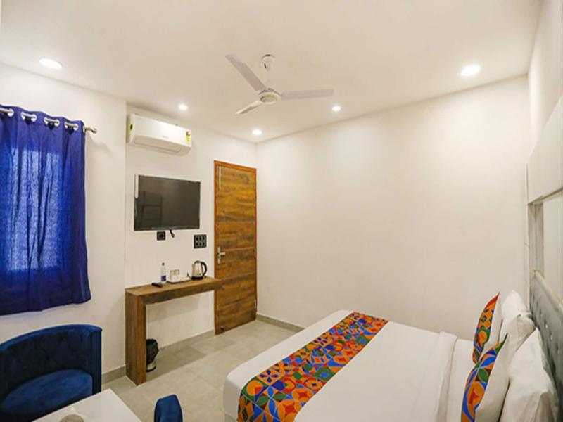 Fabhotel F9 Noida Sector 27 image