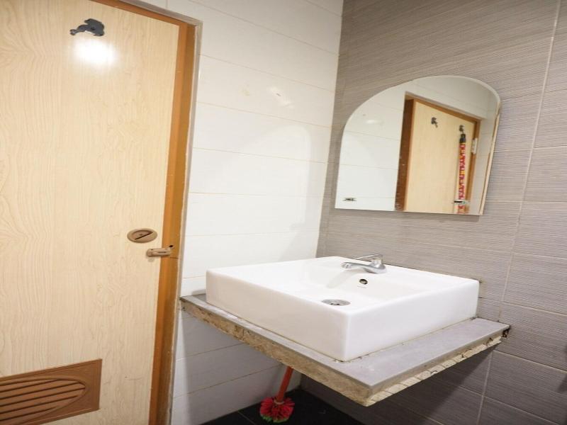Hotel O Penginapan Pelangi image