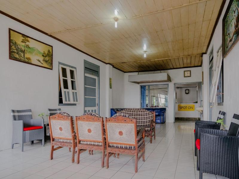 Oyo Life 2638 Hotel Raya