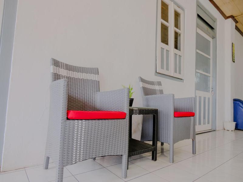 Oyo Life 2638 Hotel Raya