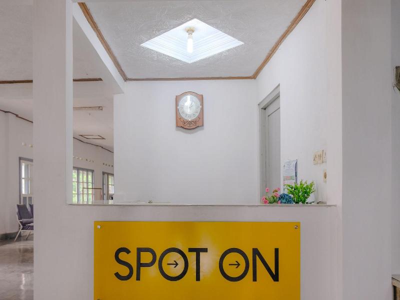 Oyo Life 2638 Hotel Raya