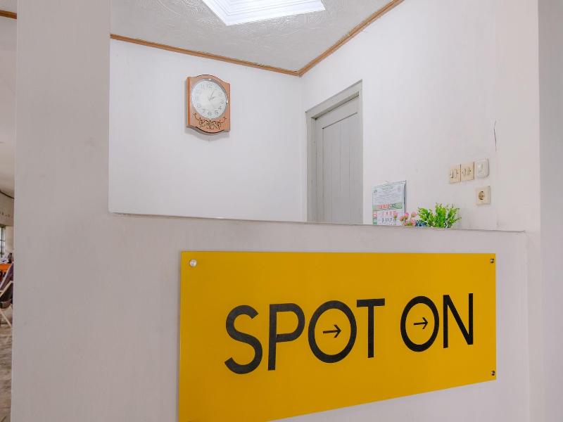 Oyo Life 2638 Hotel Raya