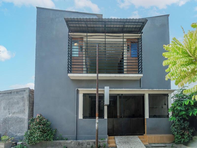 Spot On 93966 Dhiya Guest House Syariah image