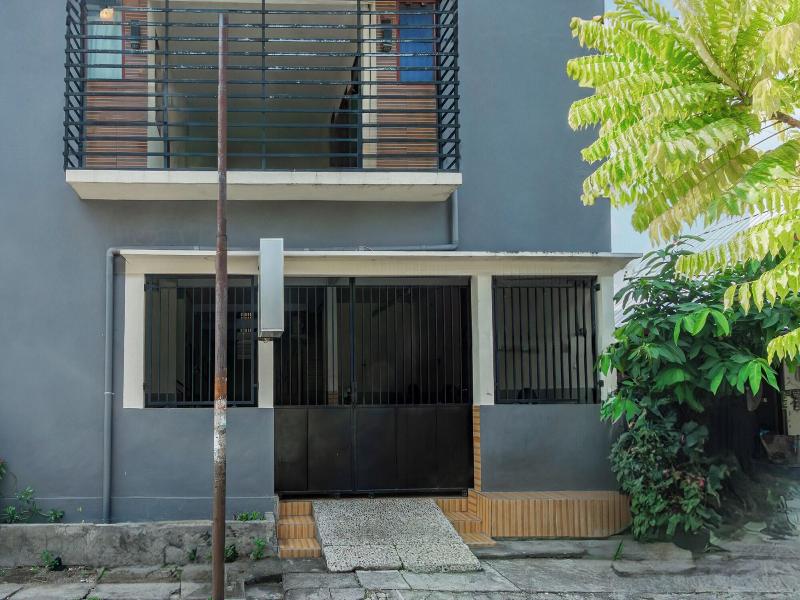 Spot On 93966 Dhiya Guest House Syariah image