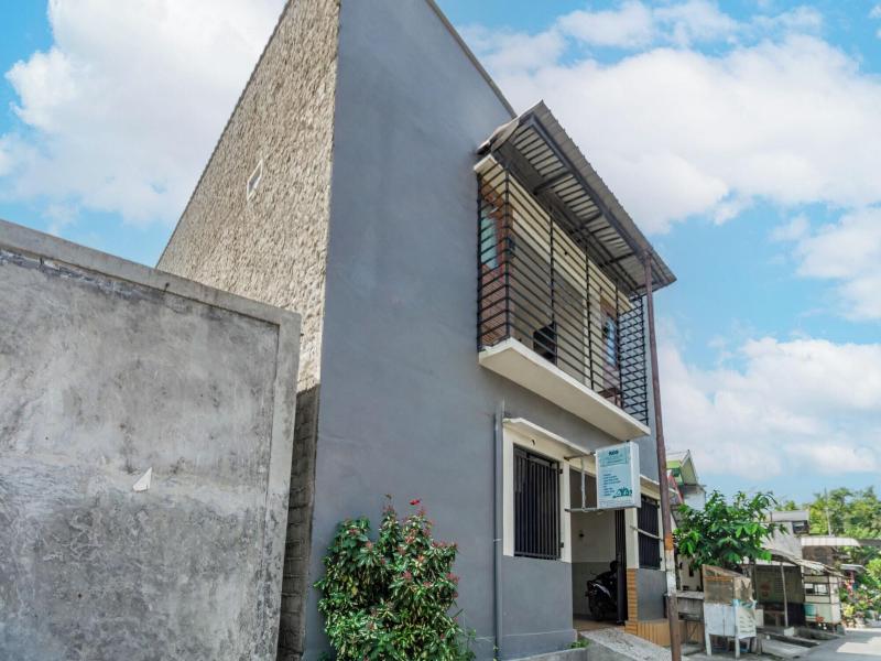 Spot On 93966 Dhiya Guest House Syariah image