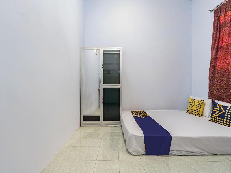 Spot On 93966 Dhiya Guest House Syariah image