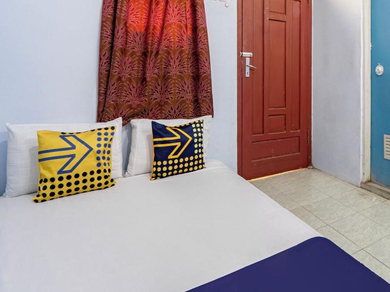 Spot On 93966 Dhiya Guest House Syariah image