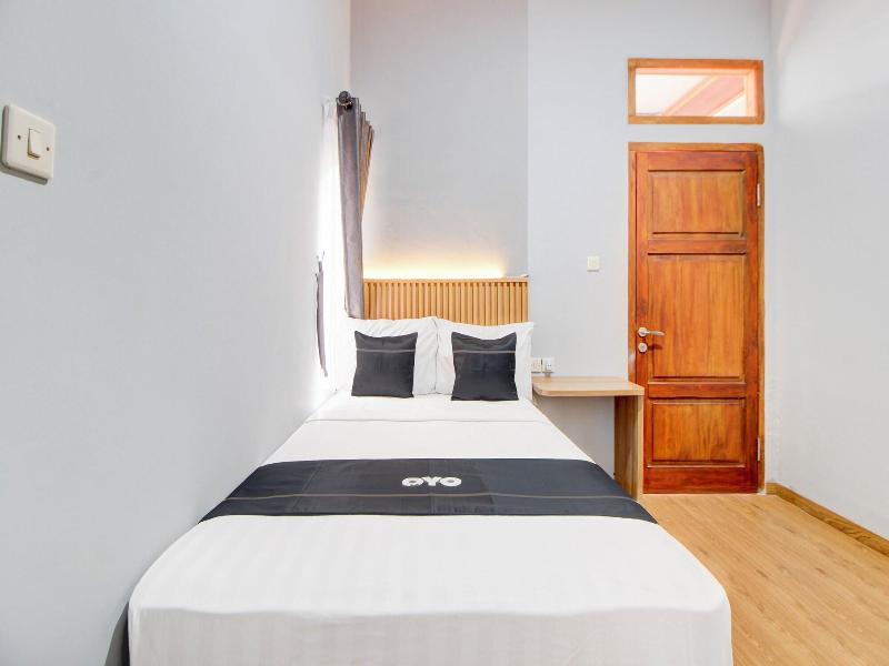 Capital O 94314 Sunny Co Living image