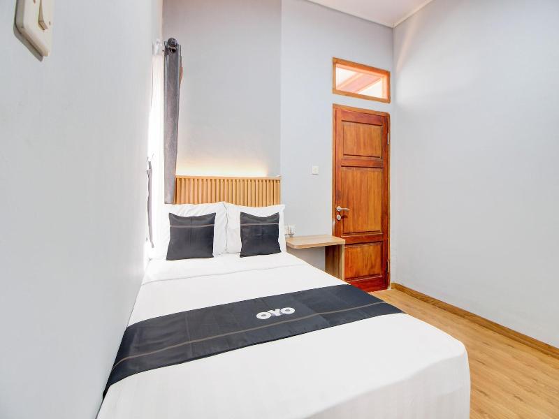 Capital O 94314 Sunny Co Living image