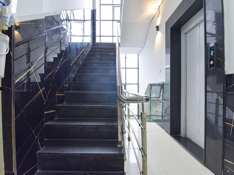 Fabhotel Utsah