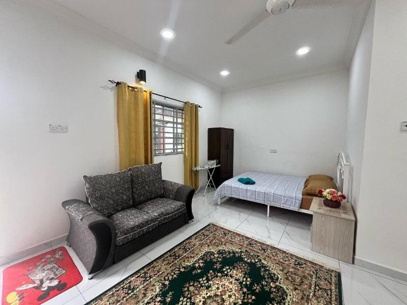 Capital O 91117 Noor Room Stay image