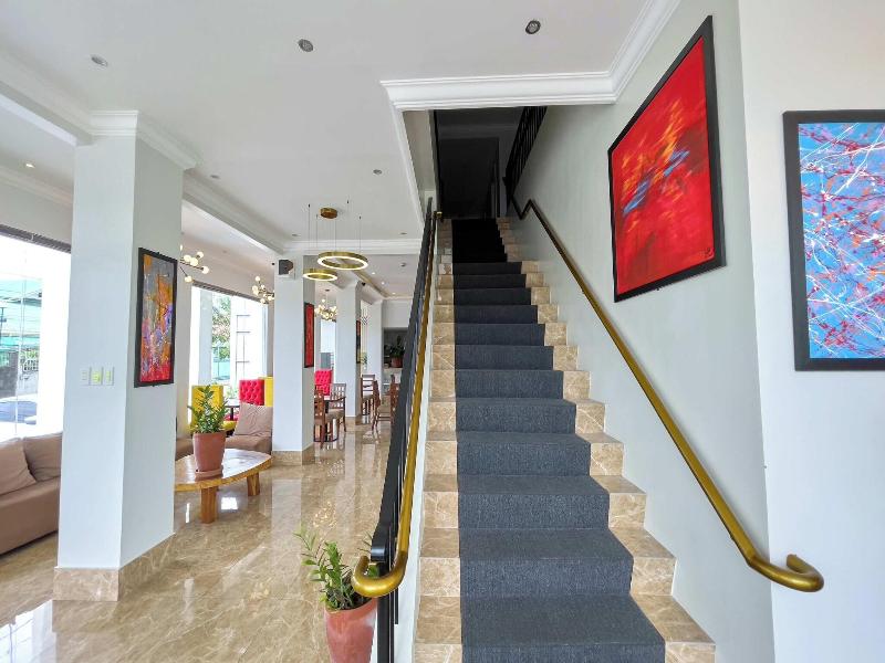 B Hotels Angeles City image