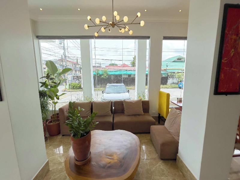 B Hotels Angeles City image