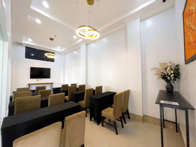 B Hotels Angeles City image