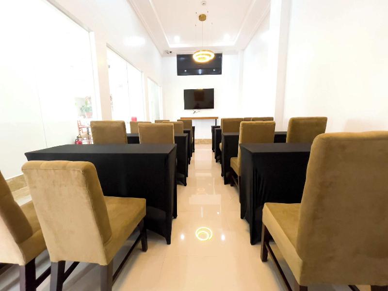 B Hotels Angeles City image