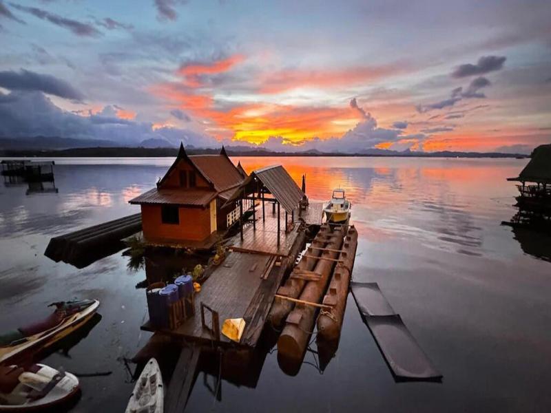 Kawarin Saiyai Cottage And Lake image