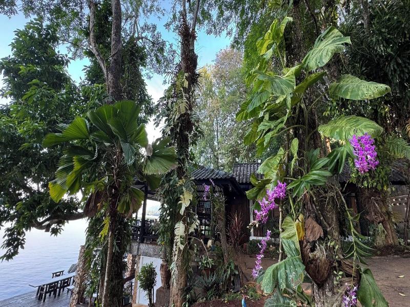 Kawarin Saiyai Cottage And Lake image