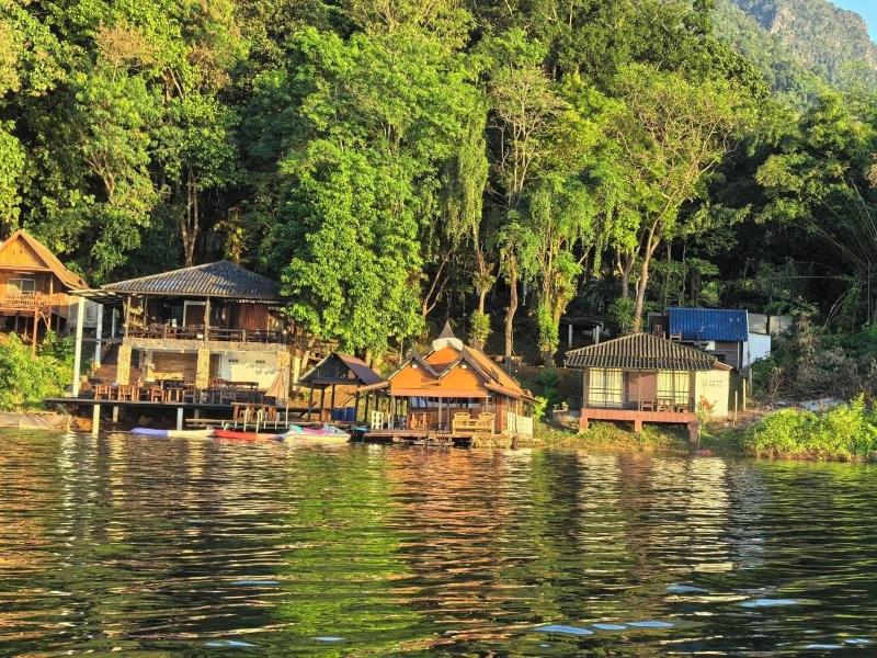 Kawarin Saiyai Cottage And Lake image