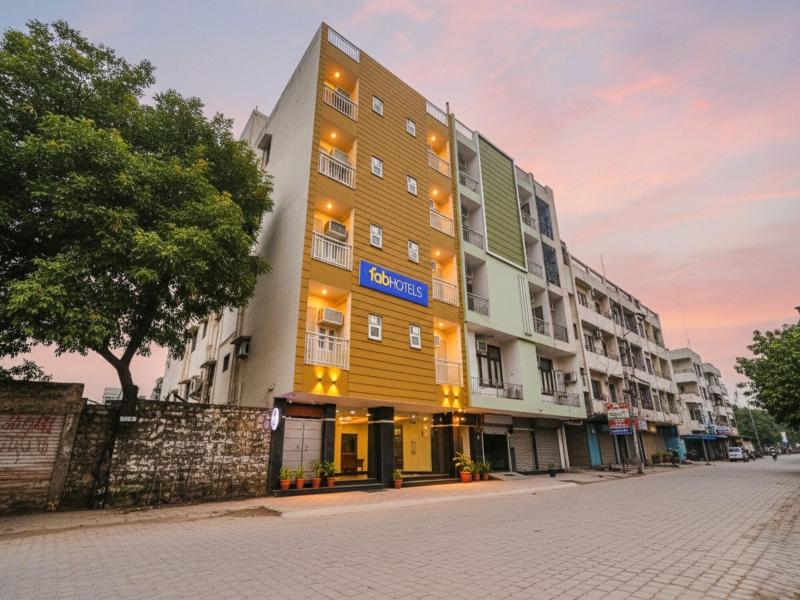Fabhotel Taugan Inn image
