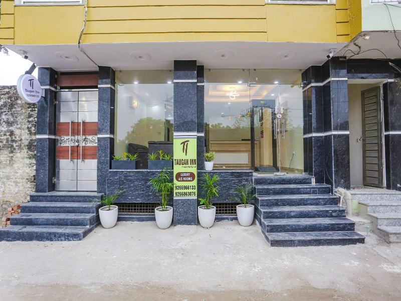 Fabhotel Taugan Inn image
