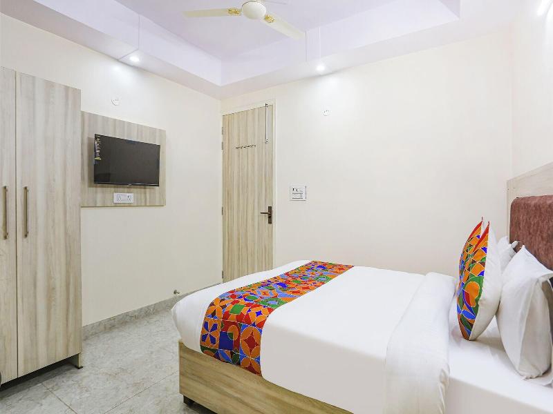 Fabhotel Taugan Inn image