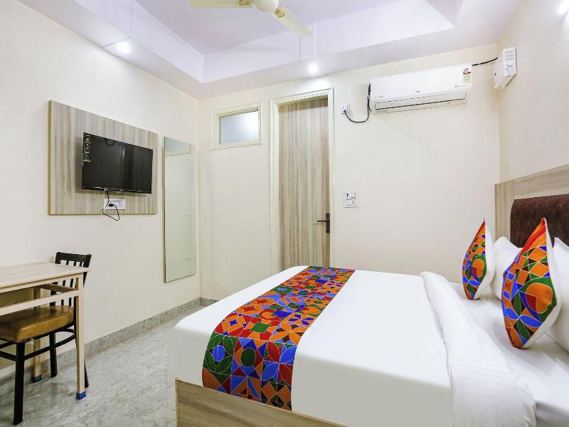 Fabhotel Taugan Inn image