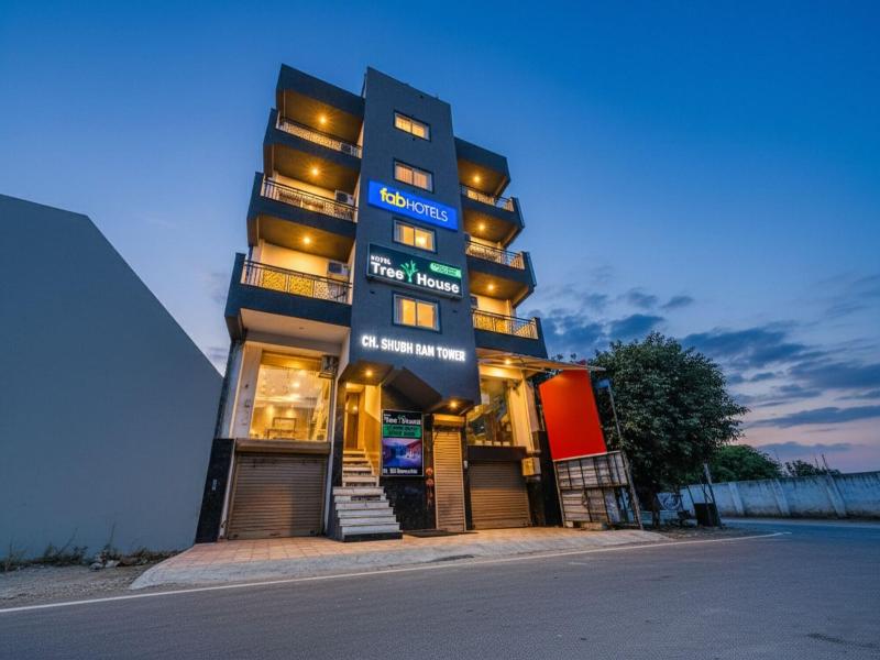 Fabhotel Tree House image