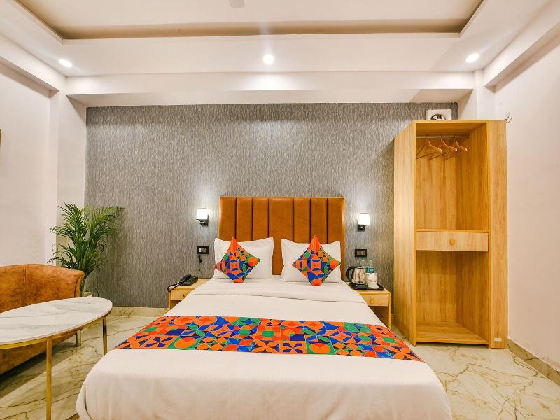 Fabhotel Tree House image