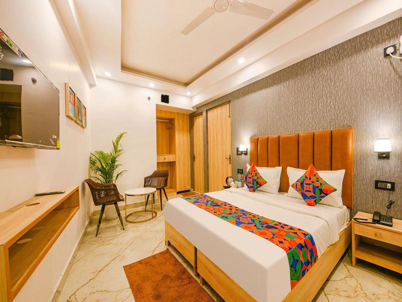 Fabhotel Tree House image