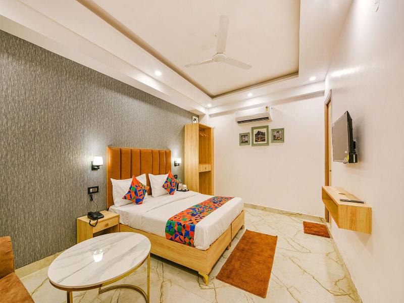 Fabhotel Tree House image