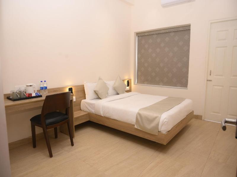 DOUBLE DELUXE QUEEN BED