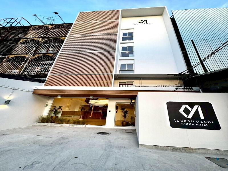 Takka Hotel - Bearing image