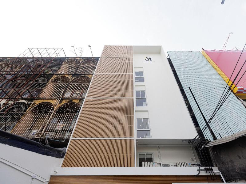 Takka Hotel - Bearing image
