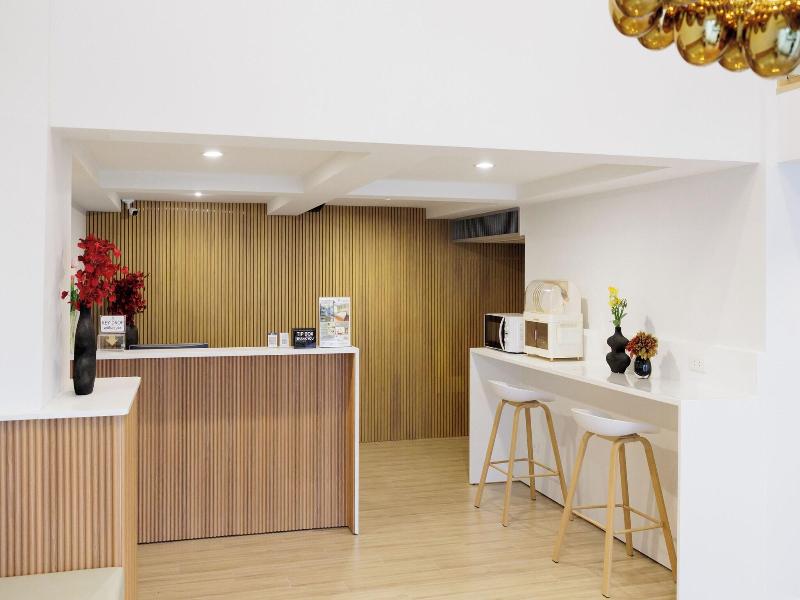 Takka Hotel - Bearing image